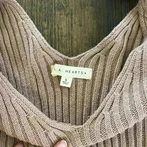 LA hearts pink knitted sweater - Picture 3 of 4